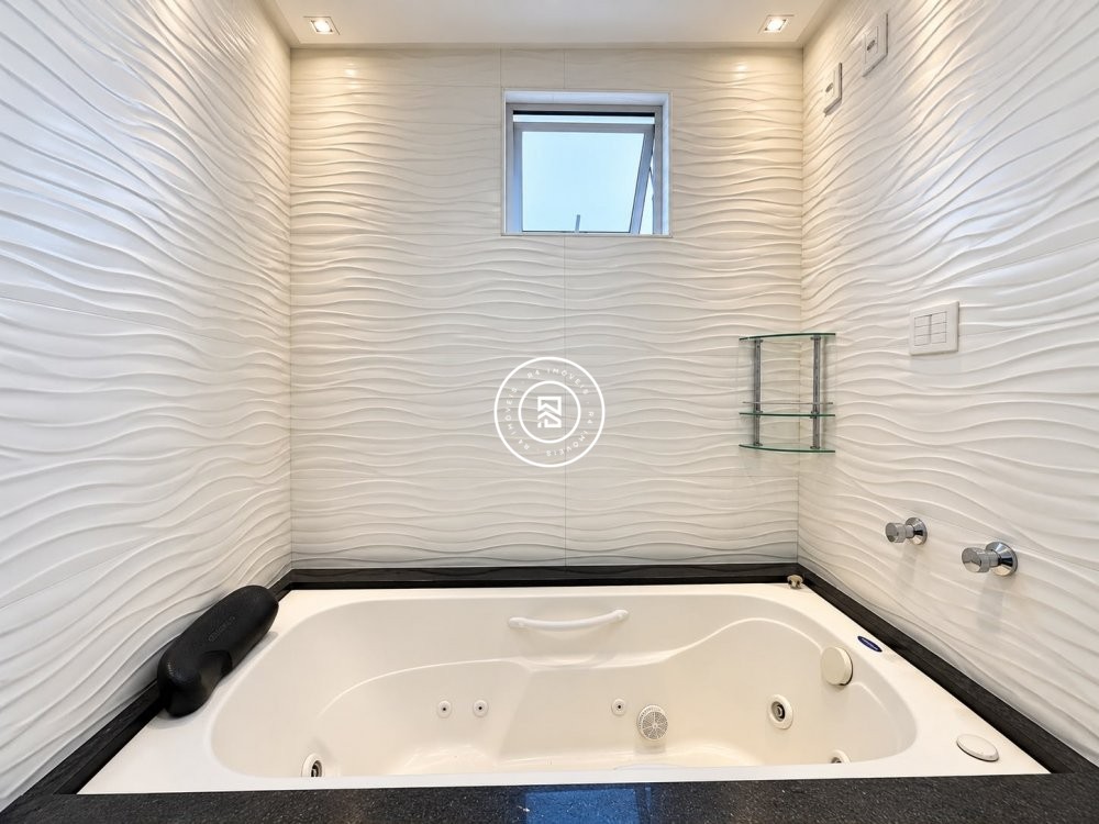 Apartamento mobiliado na Meia Praia