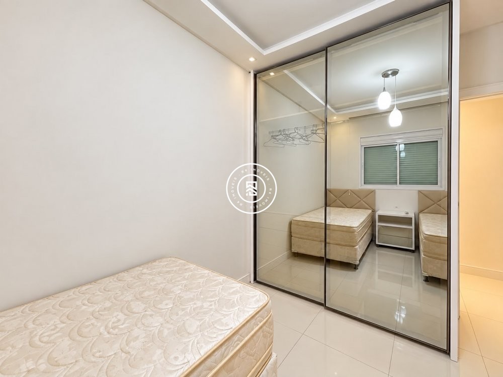 Apartamento mobiliado na Meia Praia