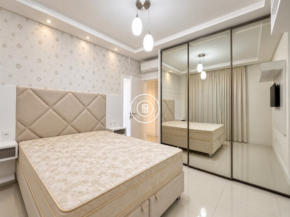 Apartamento mobiliado na Meia Praia
