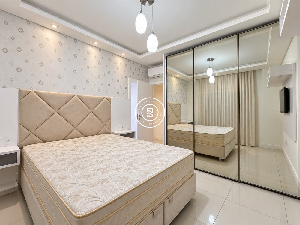 Apartamento mobiliado na Meia Praia