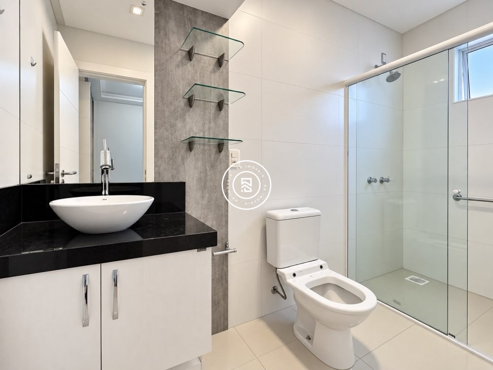 Apartamento mobiliado na Meia Praia