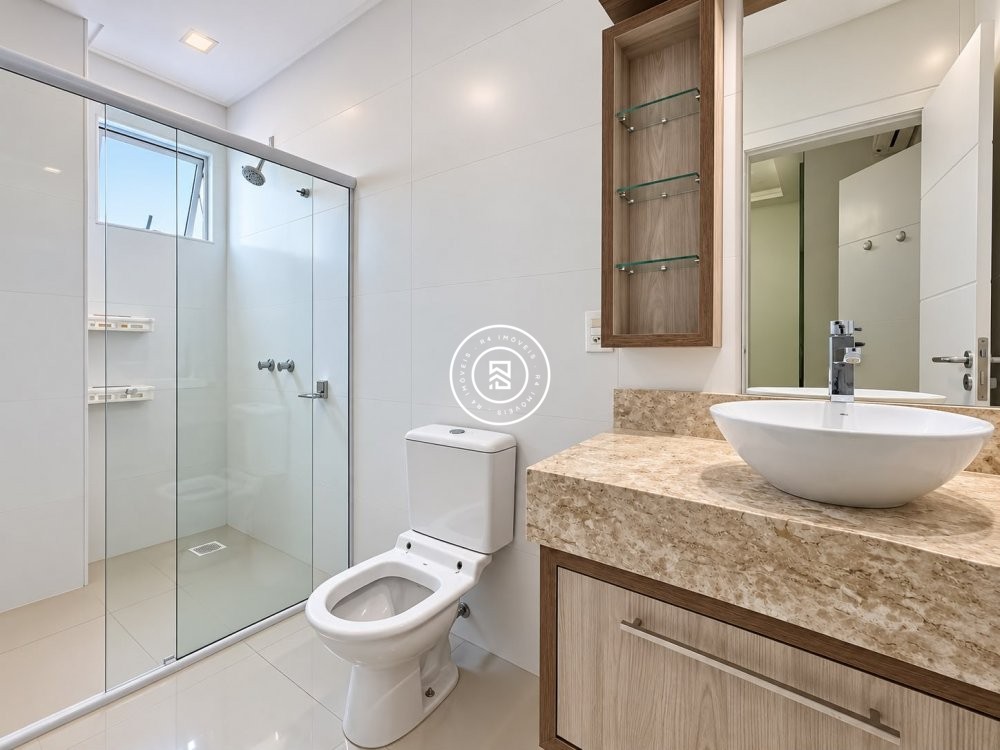 Apartamento mobiliado na Meia Praia
