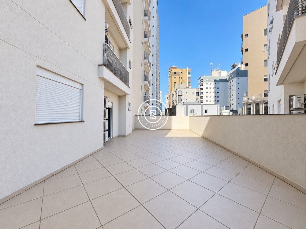 Apartamento mobiliado na Meia Praia