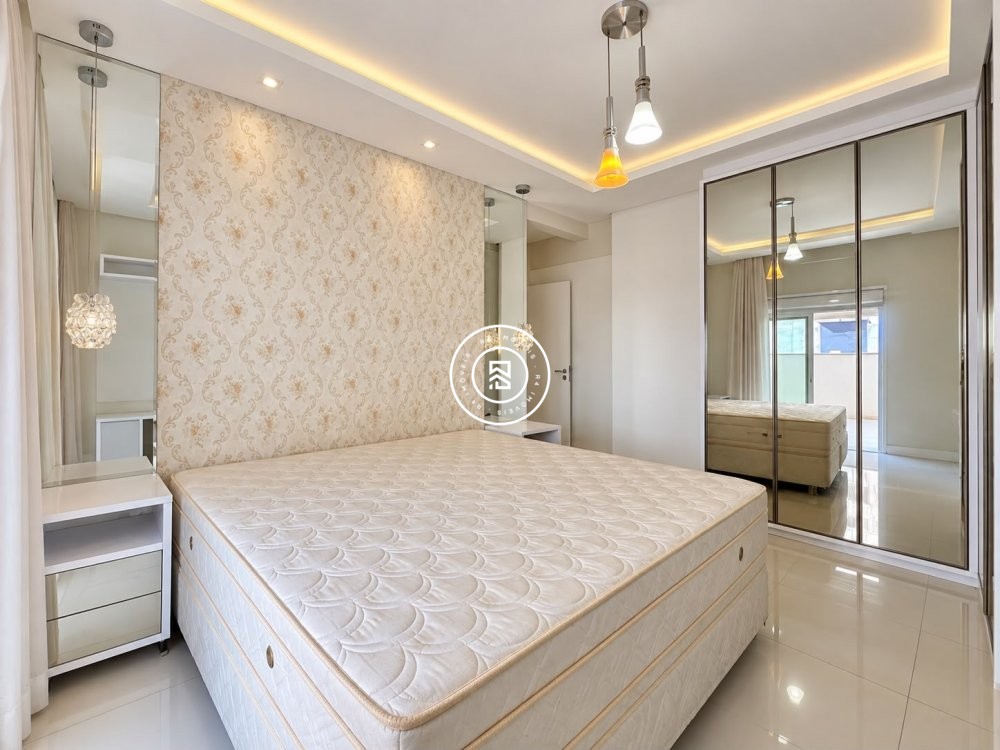 Apartamento mobiliado na Meia Praia