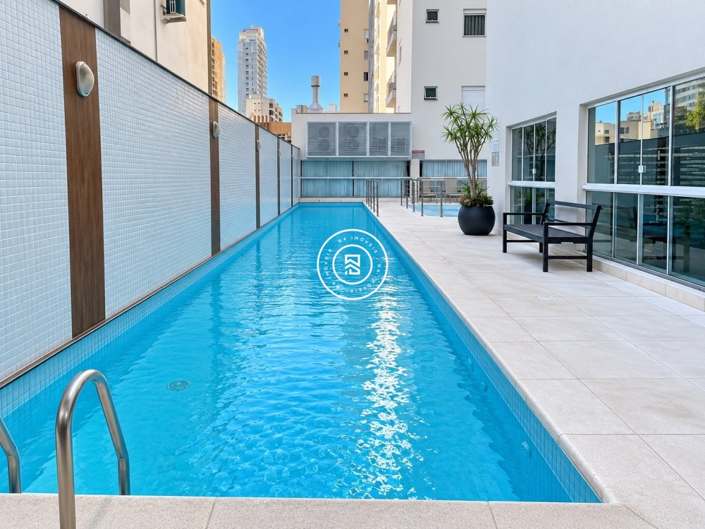 Apartamento mobiliado na Meia Praia